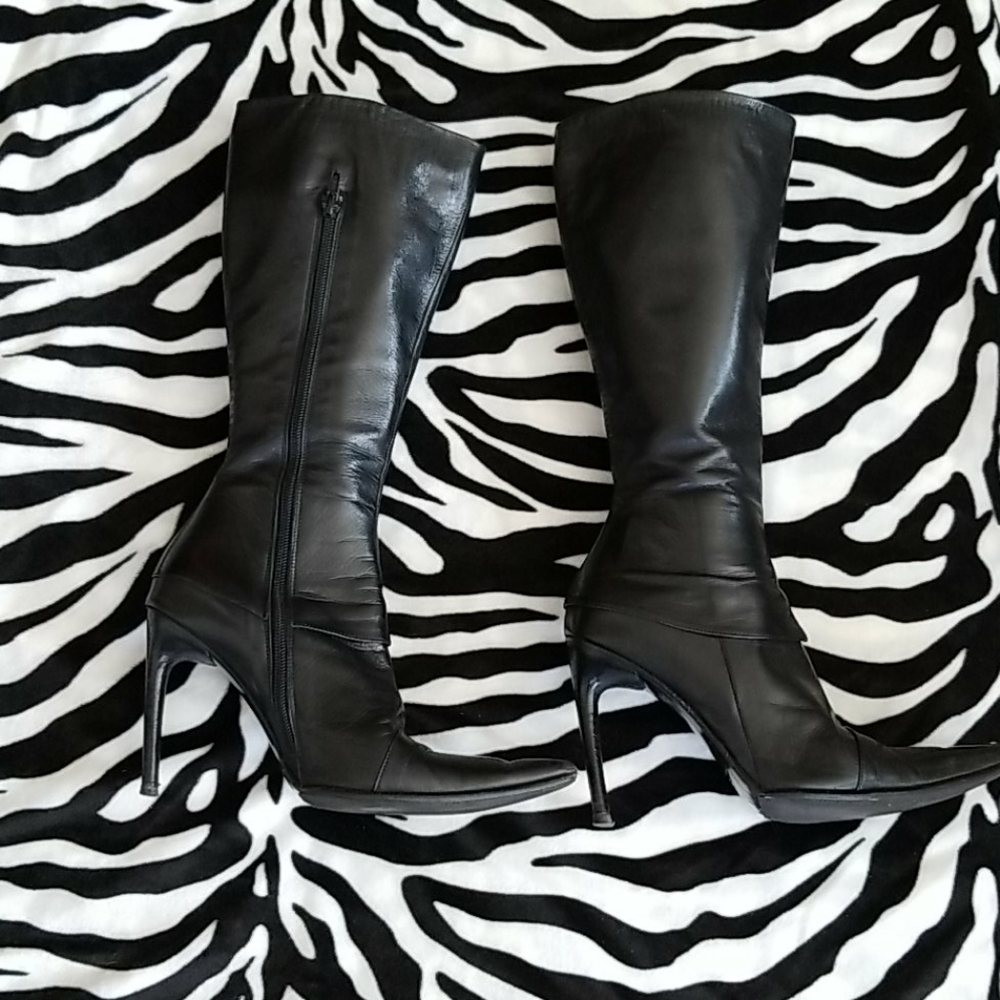 Shoes - Picture 2 of 8